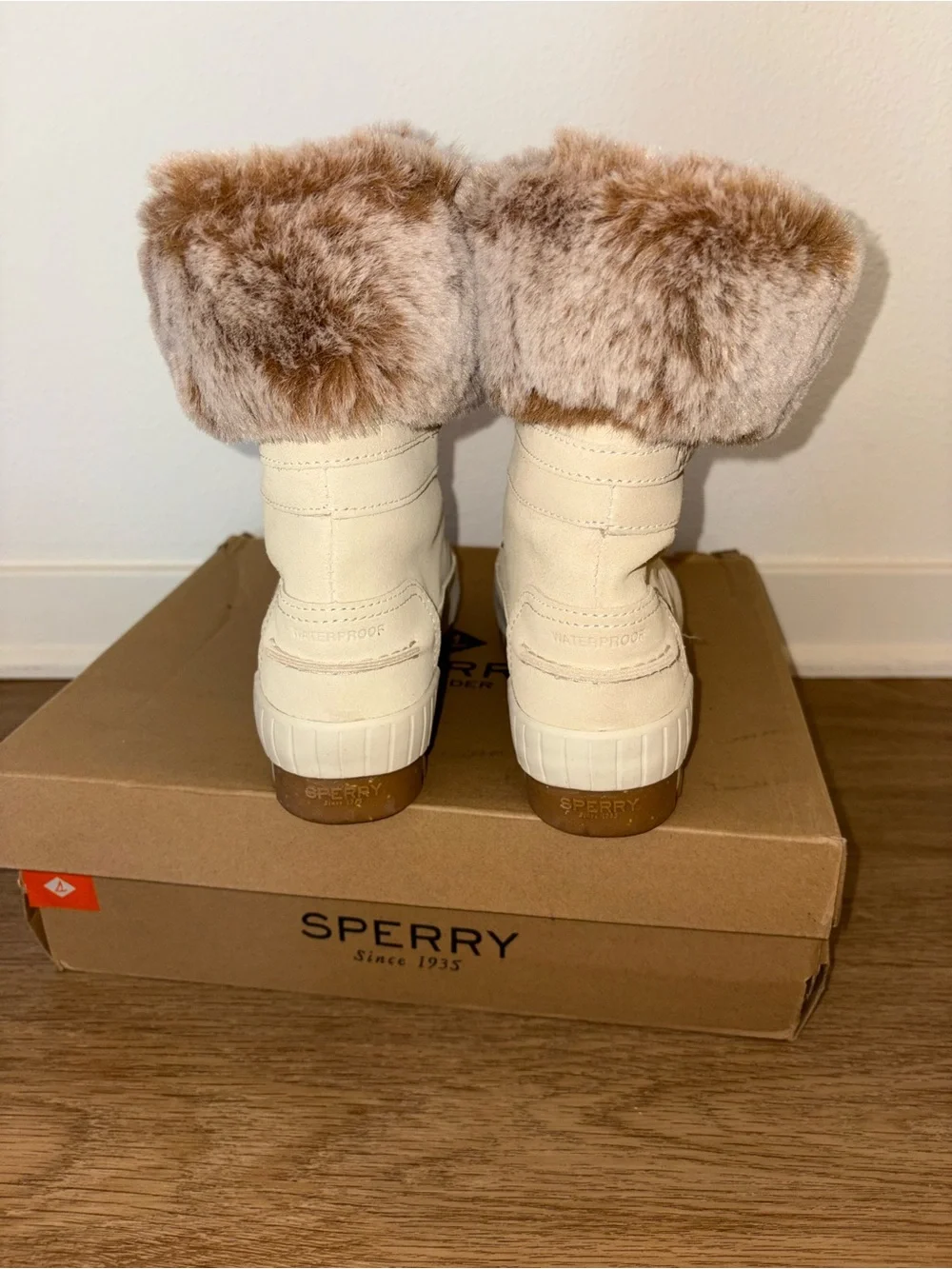 Sperry Women Torrent Lace Up Boot Size 6.5 like new